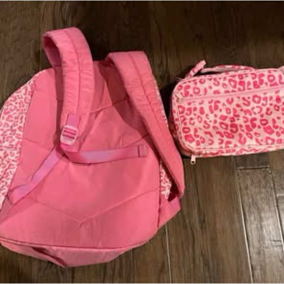 Jessica Simpson Pink Leopard Kids Backpack and matching lunchbox Set - Picture 2 of 3